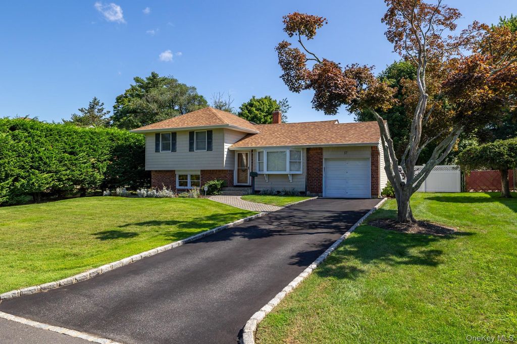 17 Keswick Drive, East Islip, NY 11730 — photo 2