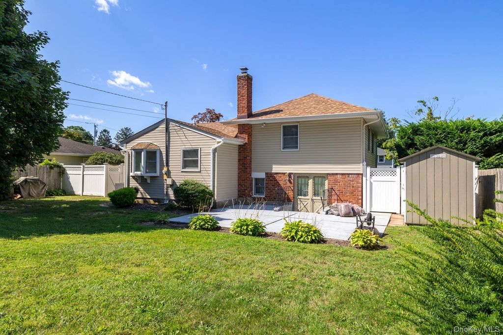 17 Keswick Drive, East Islip, NY 11730 — photo 3