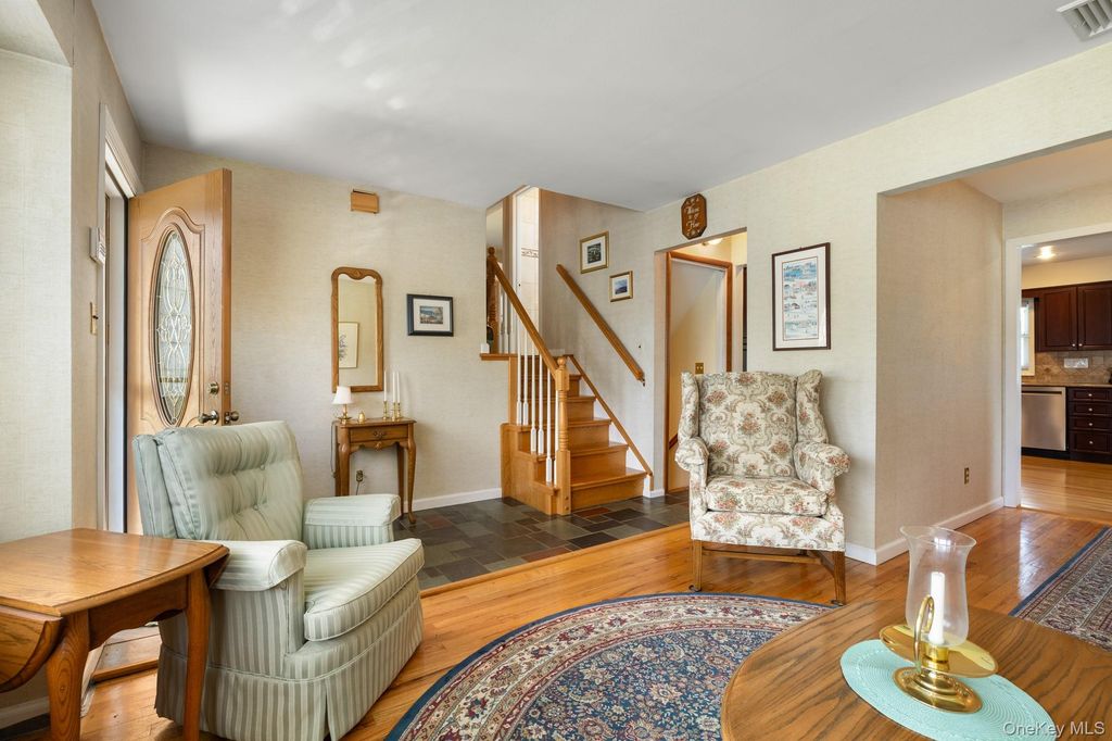 17 Keswick Drive, East Islip, NY 11730 — photo 4