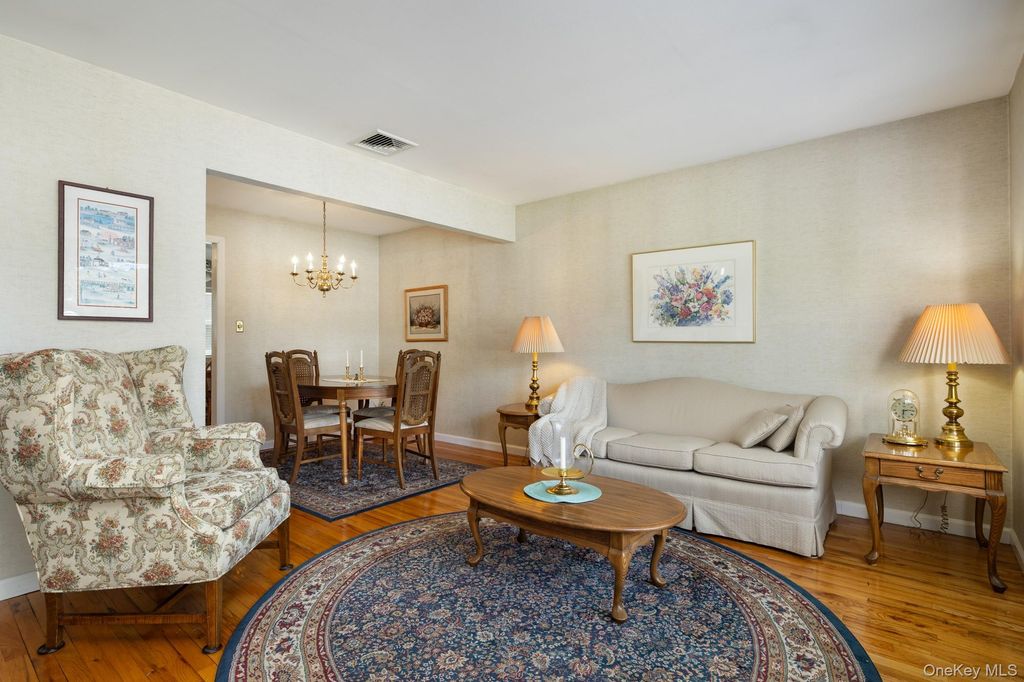 17 Keswick Drive, East Islip, NY 11730 — photo 5