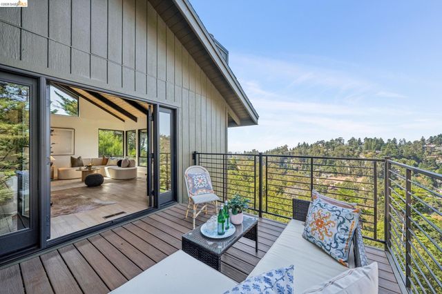 2534 Carisbrook Dr, Oakland, CA 94611
