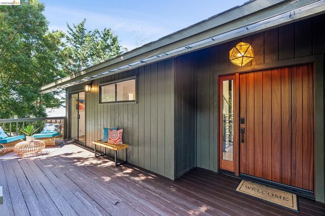 2534 Carisbrook Dr, Oakland, CA 94611