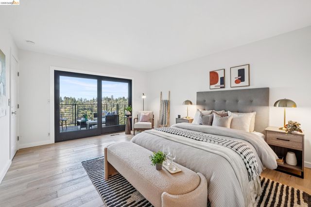 2534 Carisbrook Dr, Oakland, CA 94611