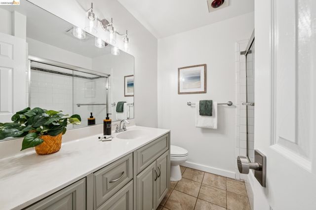 2534 Carisbrook Dr, Oakland, CA 94611