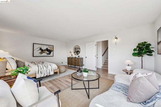 2534 Carisbrook Dr, Oakland, CA 94611