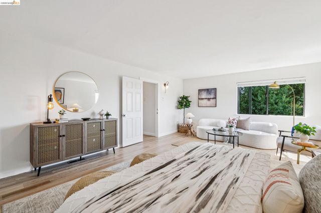 2534 Carisbrook Dr, Oakland, CA 94611