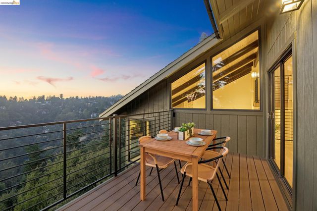 2534 Carisbrook Dr, Oakland, CA 94611