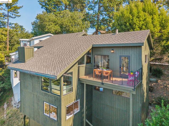 2534 Carisbrook Dr, Oakland, CA 94611