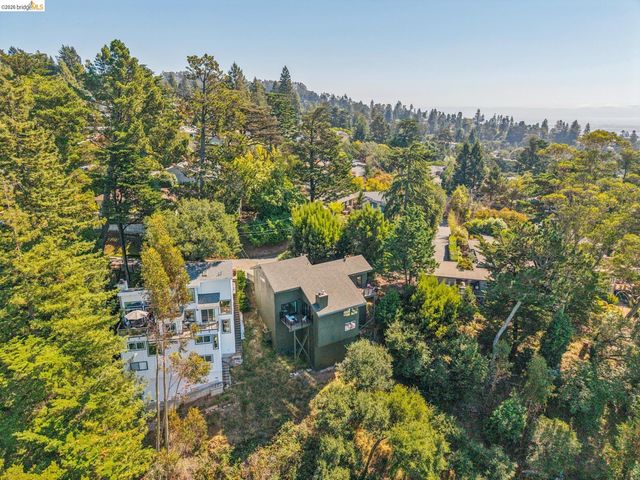 2534 Carisbrook Dr, Oakland, CA 94611
