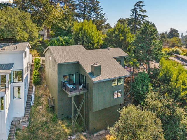 2534 Carisbrook Dr, Oakland, CA 94611