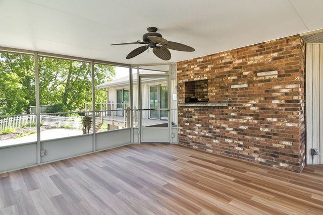 9525 BRENDA Drive, Roscoe, IL 61073