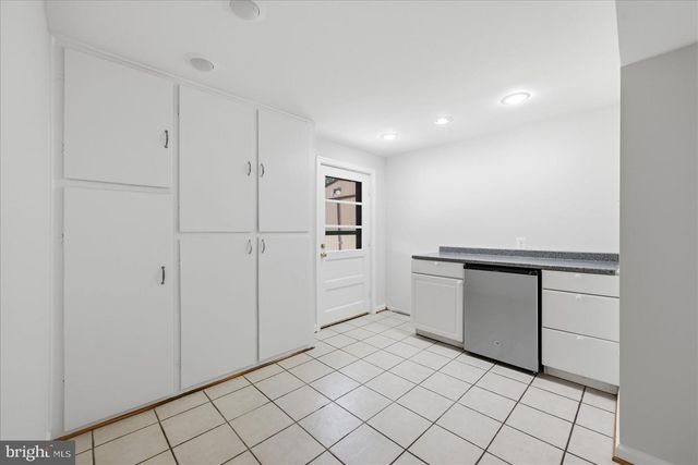 814 W NETTLE TREE RD, Sterling, VA 20164