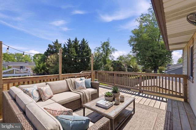 814 W NETTLE TREE RD, Sterling, VA 20164