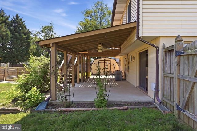 814 W NETTLE TREE RD, Sterling, VA 20164