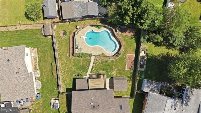 814 W NETTLE TREE RD, Sterling, VA 20164