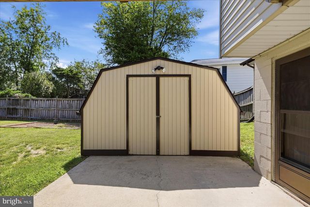 814 W NETTLE TREE RD, Sterling, VA 20164