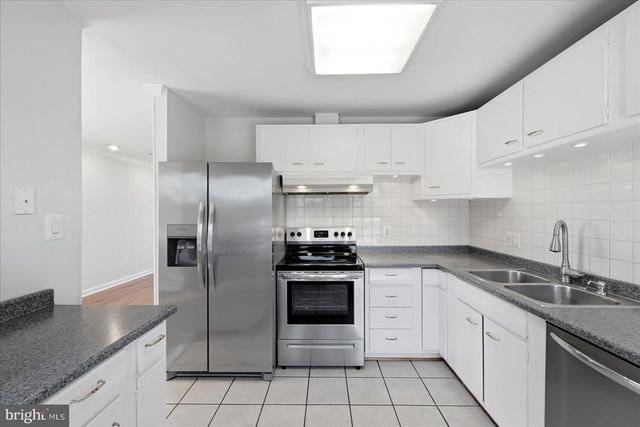 814 W NETTLE TREE RD, Sterling, VA 20164