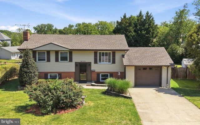 814 W NETTLE TREE RD, Sterling, VA 20164