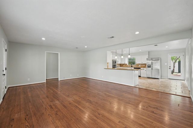 9613 Westview Drive, Houston, TX 77055