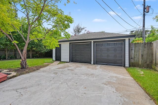 9613 Westview Drive, Houston, TX 77055