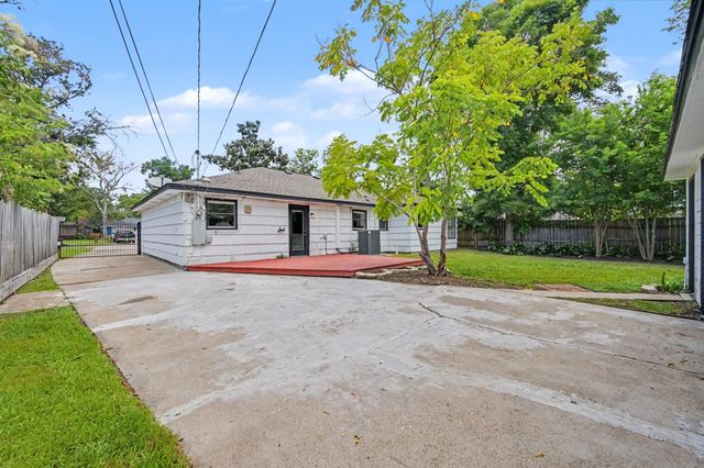 9613 Westview Drive, Houston, TX 77055