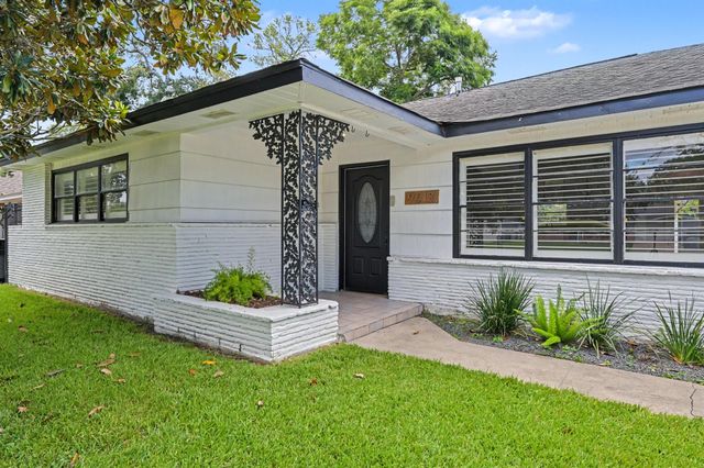 9613 Westview Drive, Houston, TX 77055