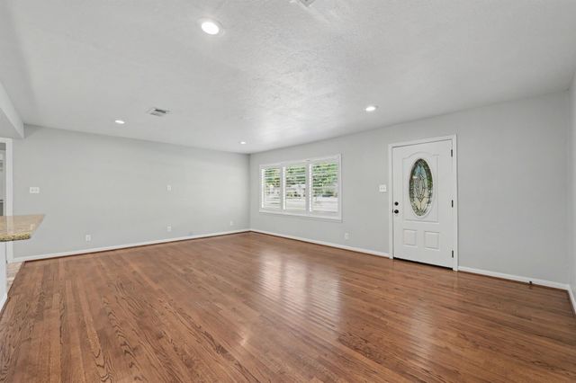 9613 Westview Drive, Houston, TX 77055