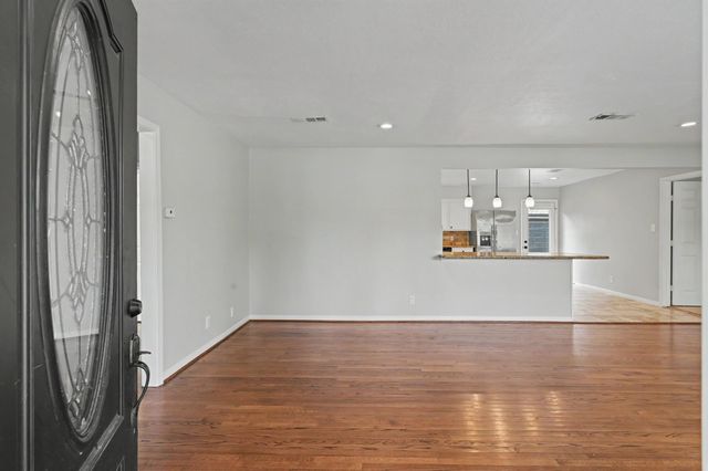 9613 Westview Drive, Houston, TX 77055