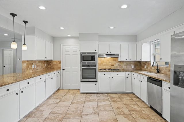 9613 Westview Drive, Houston, TX 77055