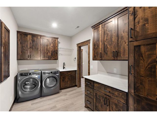 1043 Legend Lane, River Falls, WI 54022