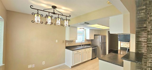 22 W Broken Oak Court, The Woodlands, TX 77381