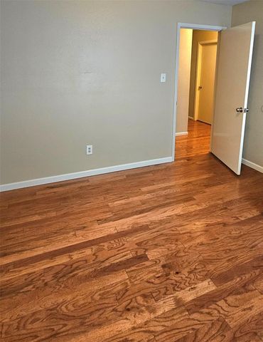 22 W Broken Oak Court, The Woodlands, TX 77381