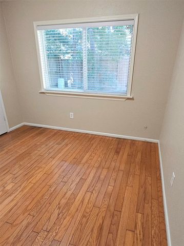 22 W Broken Oak Court, The Woodlands, TX 77381