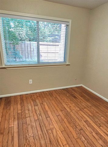 22 W Broken Oak Court, The Woodlands, TX 77381