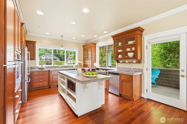 2780 S Utopian Way, Camano Island, WA 98282