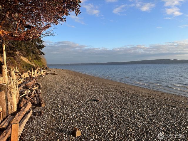 2780 S Utopian Way, Camano Island, WA 98282