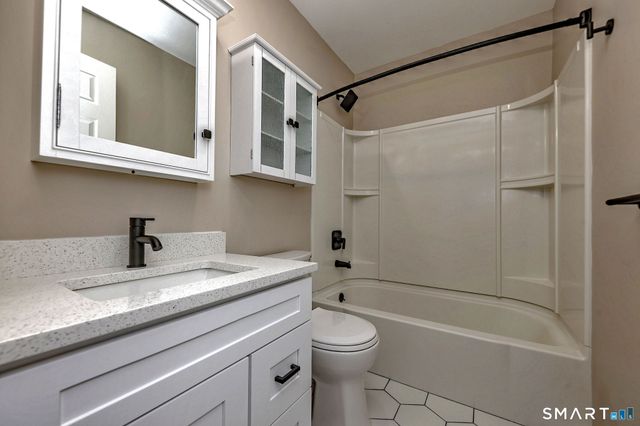 143 Columbus Place 8, Stamford, CT 06907