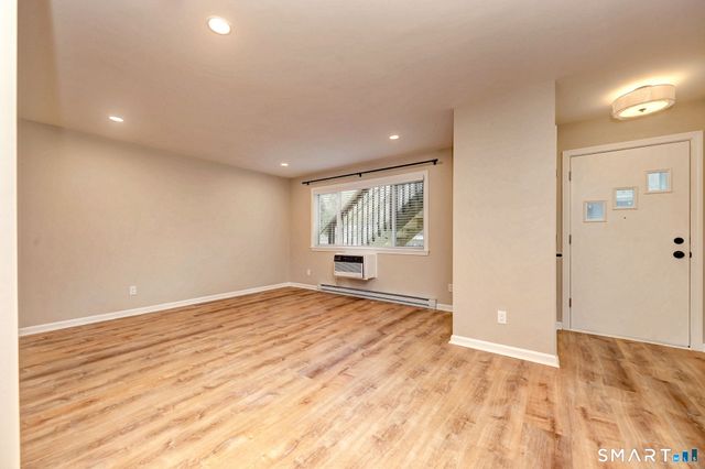 143 Columbus Place 8, Stamford, CT 06907