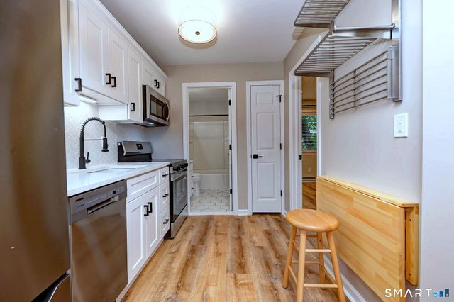 143 Columbus Place 8, Stamford, CT 06907