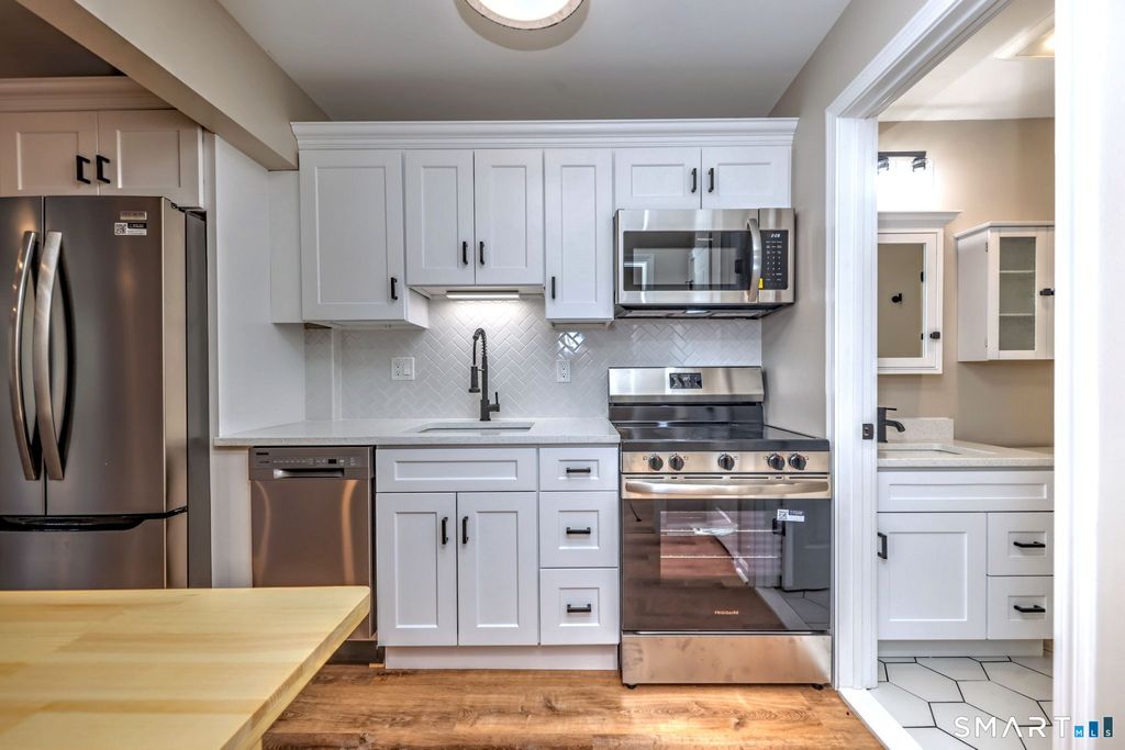 143 Columbus Place 8, Stamford, CT 06907