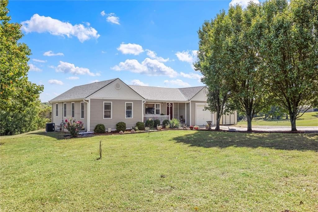 2811 S Brookhart Drive, Harrisonville, MO 64701