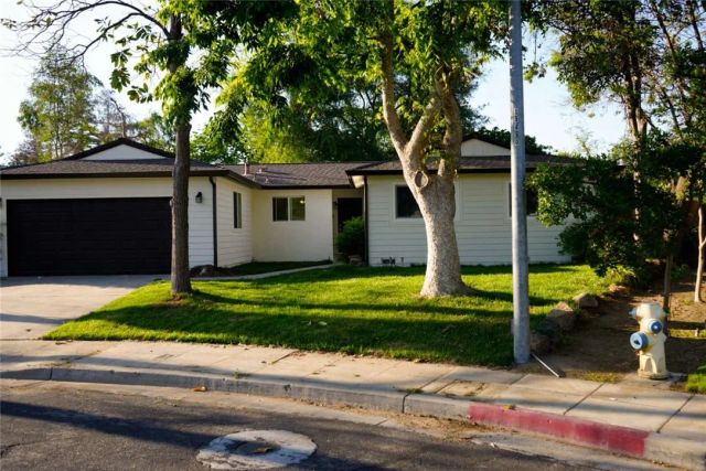 2214 Fordham Avenue, Clovis, CA 93611