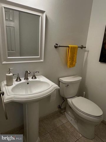 8229 BELL LN, Vienna, VA 22182