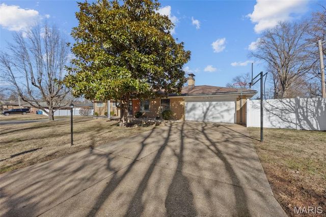 767 Paschal Drive, Mehlville, MO 63125