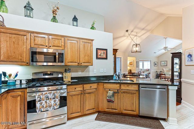 103 W Chelsea Court, Southern Pines, NC 28387