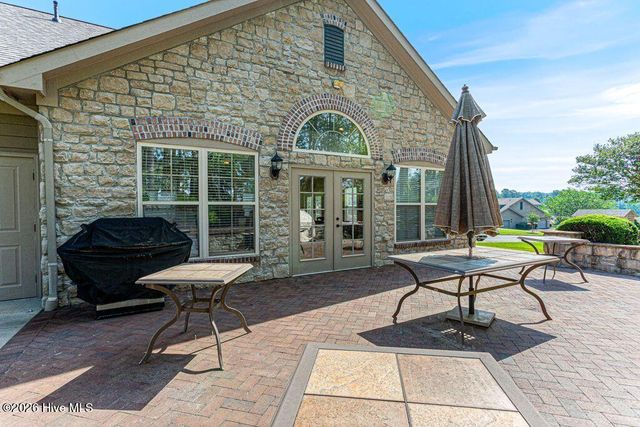 103 W Chelsea Court, Southern Pines, NC 28387