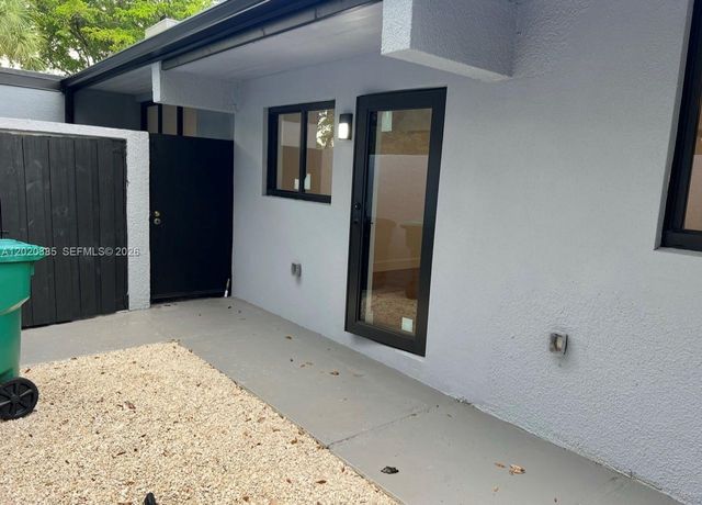16349 Ravenwood Pl 16349, Miami Lakes, FL 33014