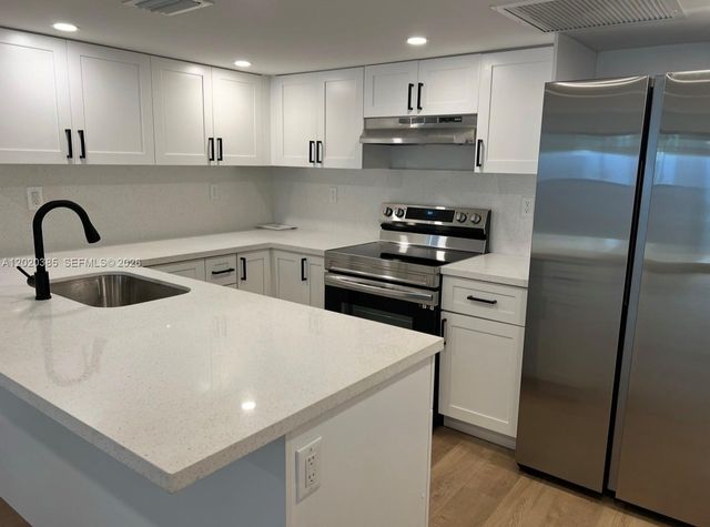 16349 Ravenwood Pl 16349, Miami Lakes, FL 33014