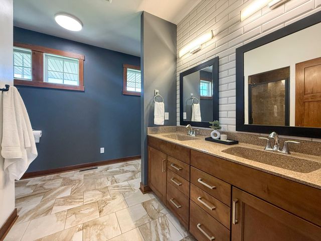 3927 Stone Point Drive NE, Rochester, MN 55906