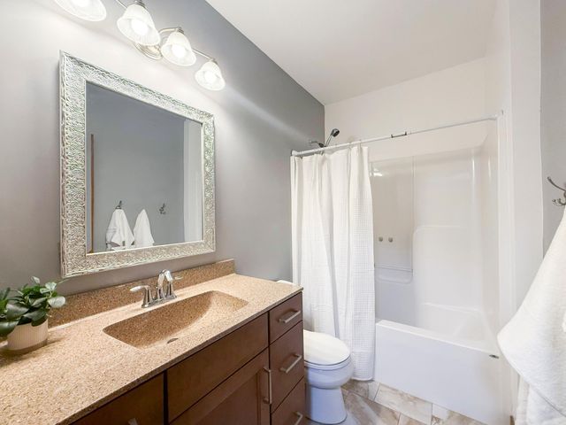 3927 Stone Point Drive NE, Rochester, MN 55906